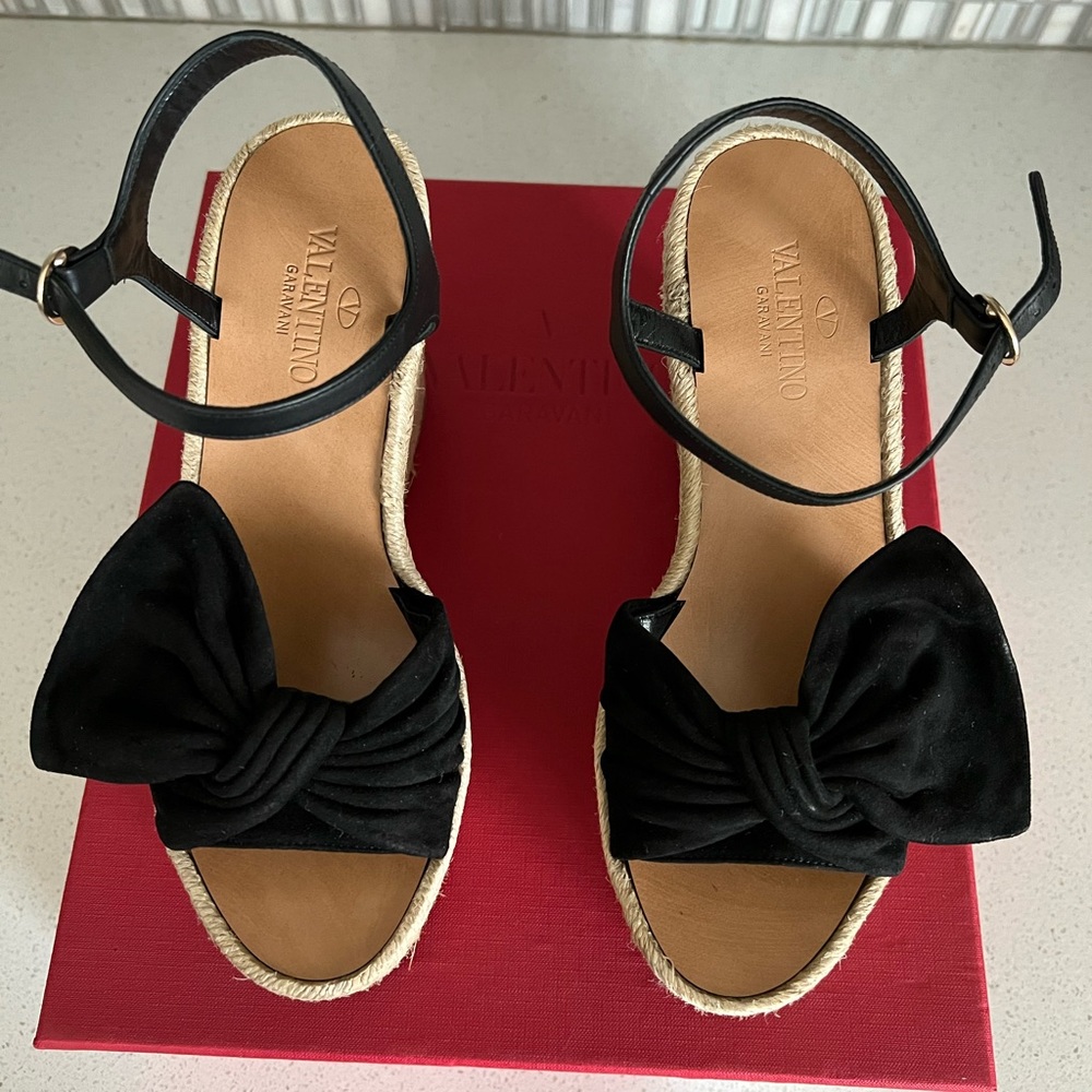 Size 37 (US 7 and true to size) Valentino Garavani wedge
